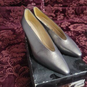 Moda Espana Size 6.5 Pearled Gray Heels